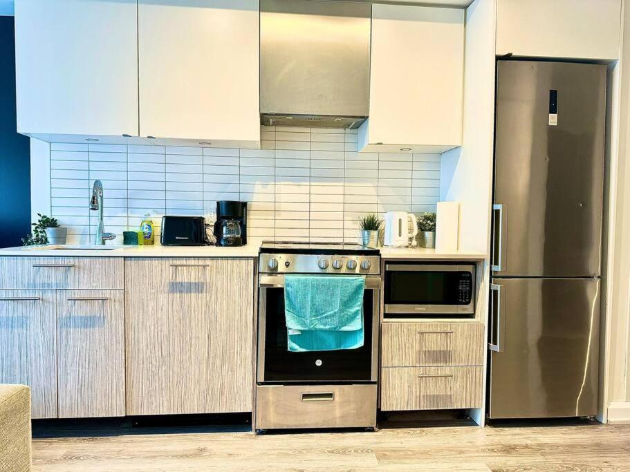 Cozy Condo Near Eatoncentre Mall Торонто Экстерьер фото