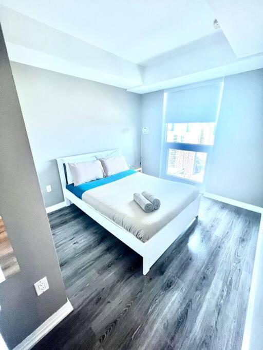 Cozy Condo Near Eatoncentre Mall Торонто Экстерьер фото